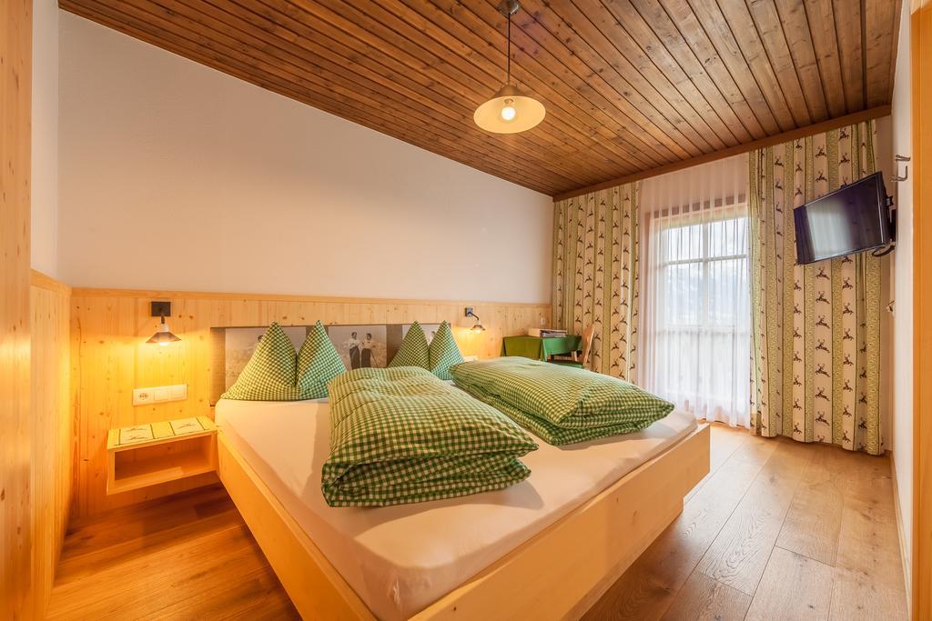 Berggasthaus Agritur Moserhof Браєс Екстер'єр фото
