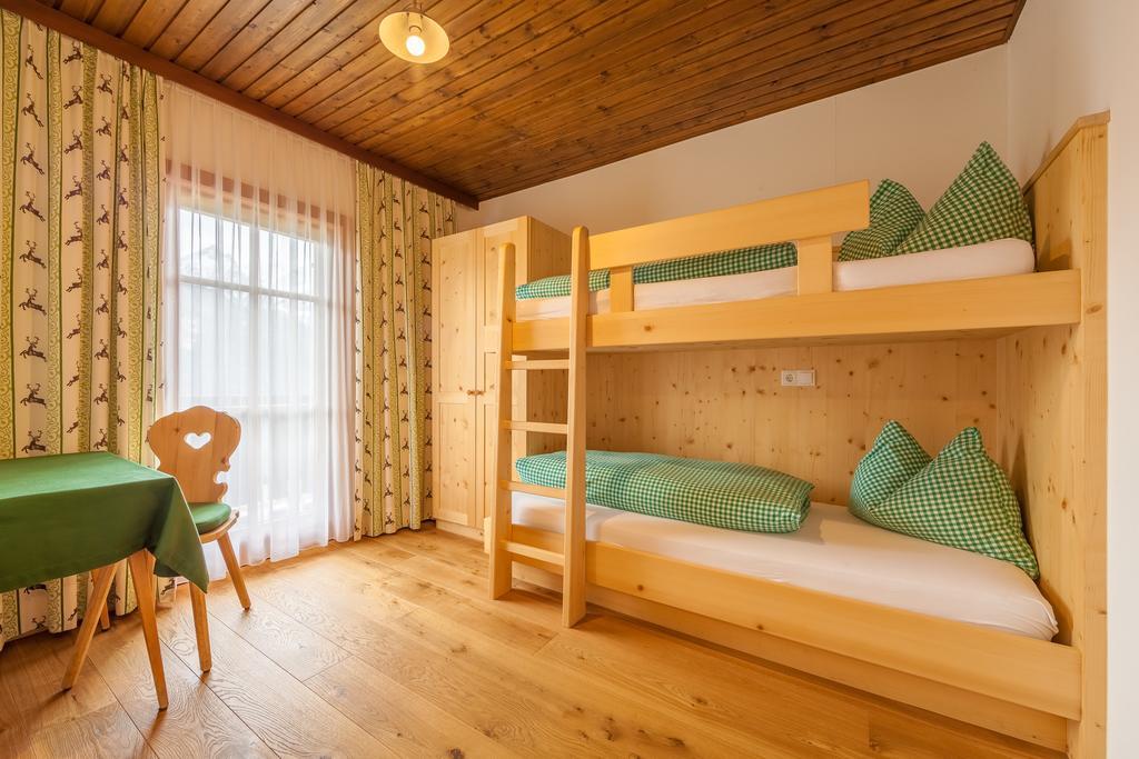 Berggasthaus Agritur Moserhof Браєс Екстер'єр фото