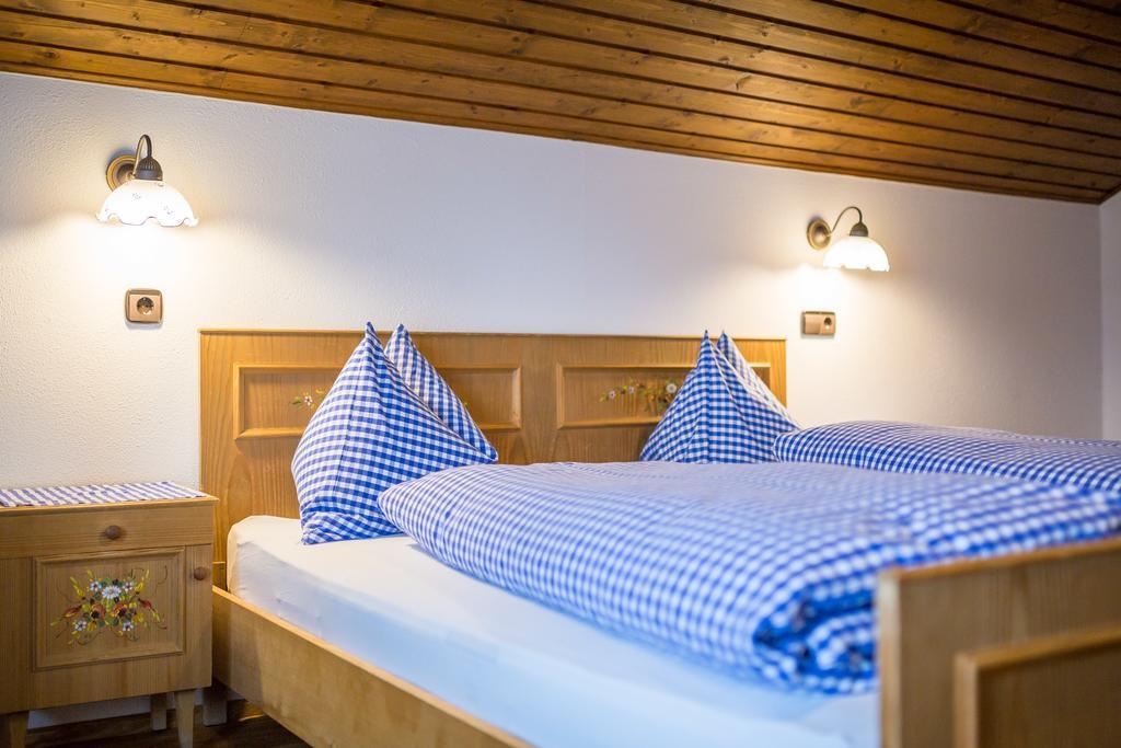 Berggasthaus Agritur Moserhof Браєс Екстер'єр фото