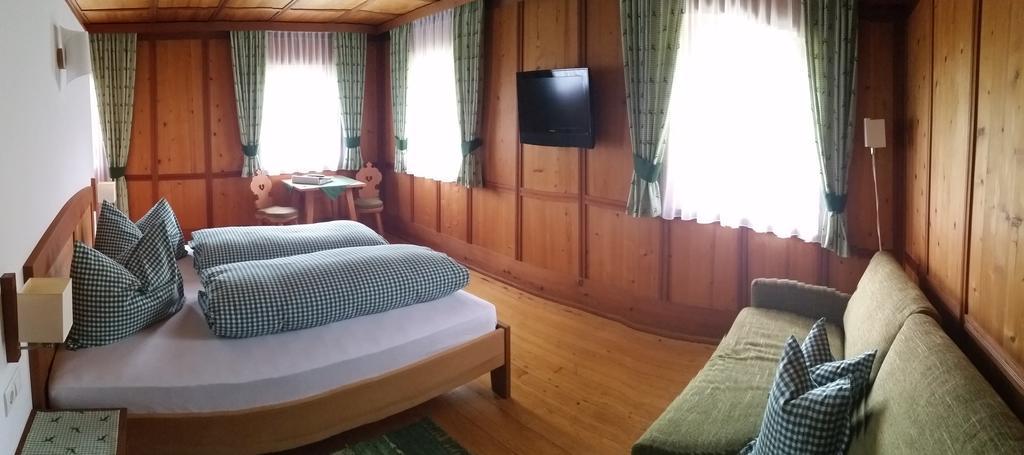 Berggasthaus Agritur Moserhof Браєс Екстер'єр фото